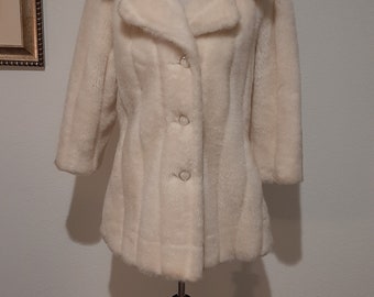 Mid Century Womens Cream/Ivory Faux Fur Wedding/Bridal/Winter Coat Size M/Jackie O Style Faux Fur Short Belted Winter Coat/Faux Fur Size S-M