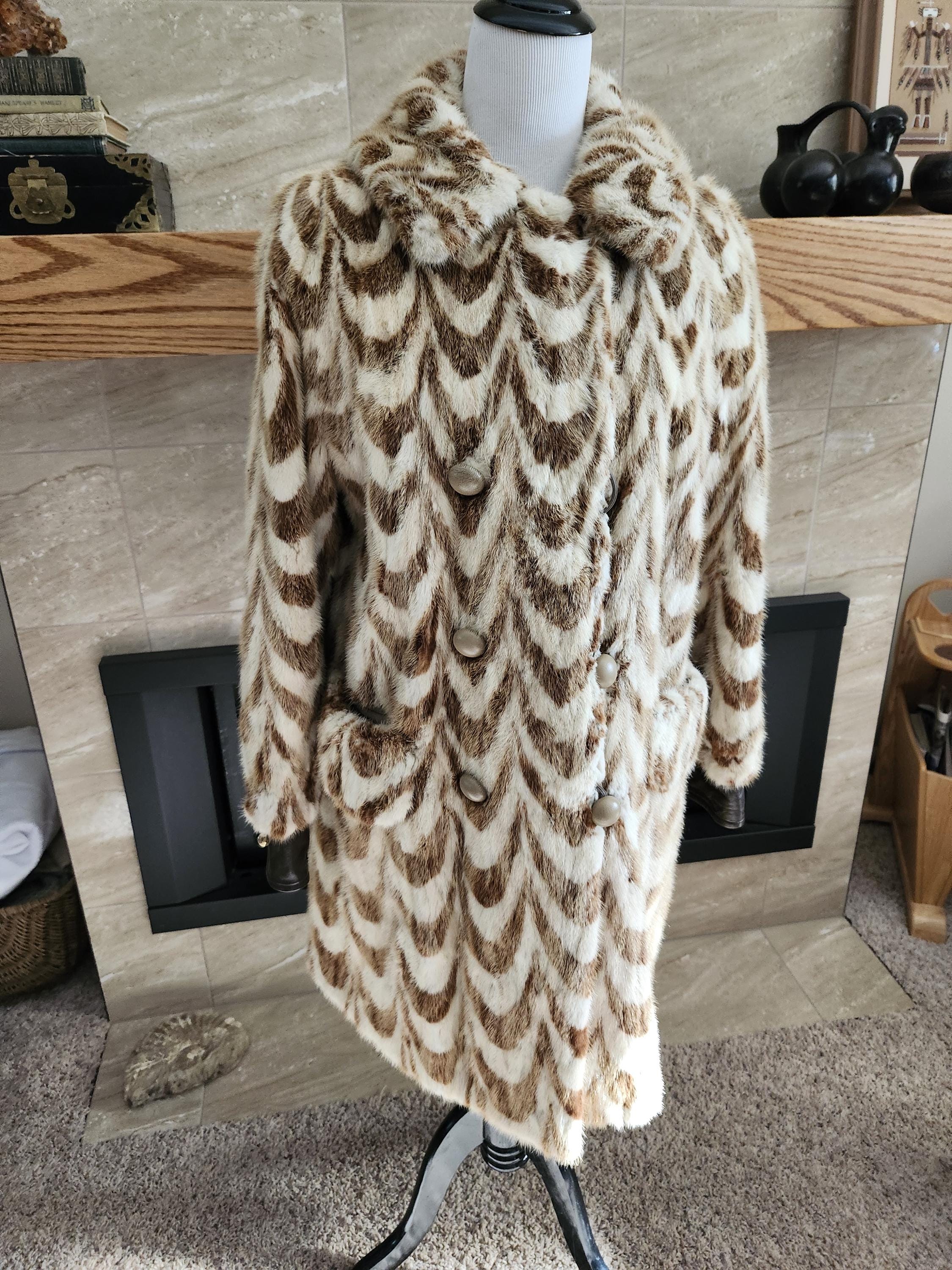 Mid Century Womens Two Tone Chevron Pattern Long Mink Double
