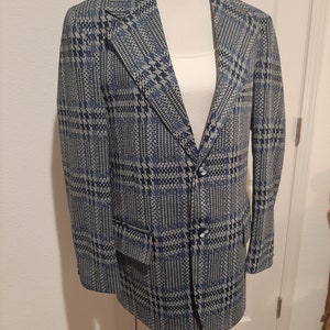 1970s Mens Navy/Blue/Gray Large Houndstooth Check Polyester USI Apparel Sport Jacket Size 40/Mid Century Large Lapel Mens Blazer Size 40