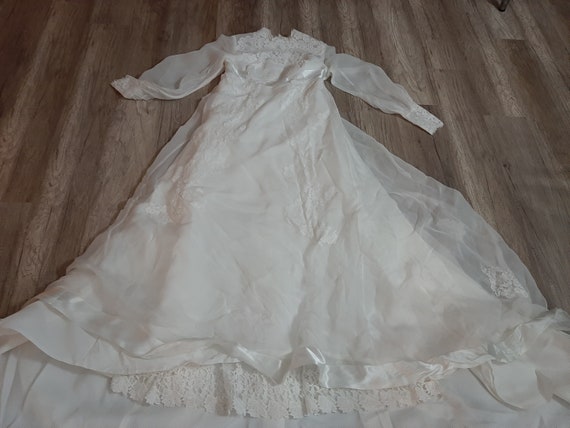 1970s Womens White Taffeta/Chiffon/Lace/Satin Rib… - image 10