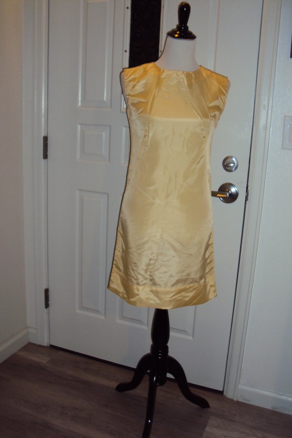 1960s-70s Womens Sunflower Yellow Satin Taffeta Sh