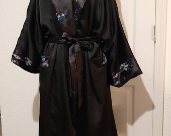 Vintage Womens Zwart Zijdezachte Aziatische Bloemen Riem Kimono Maat XL / Zwarte Omkeerbare Rozen Speciaal voor Jou Oriental Dragon Kimono Robe One Size XL