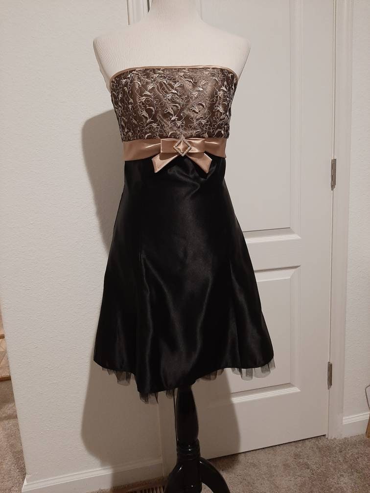 Vintage Womens Jessica Mcclintock for Gunne Sax Black/gold Satin Strapless Mini Formal Dress Size S/black/gold Satin Short Bridesmaid Size S - Etsy Vintage Womens Jessica Mcclintock for Gunne Sax Black/gold Satin Strapless Mini Formal Dress Size S/black/gold Satin Short Bridesmaid Size S - Etsy