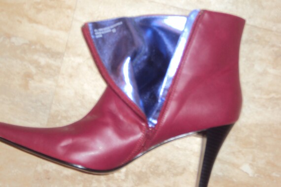 1990s Womens Faux Leather Candies Red Zip Ankle B… - image 9