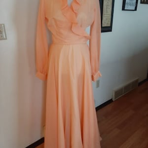 1970s Womens Apricot/Coral/Tangerine Chiffon Special Occasion Formal/Mother Of Bride/Bridesmaid Size M/ Romantic Chiffon Mid Century Dress