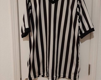 Vintage Mens/Womens Black And White Striped Referee Shirt Size M-L Mens/L-XL Womens/ Vtg Gamecraft Referee Shirt/Costume/Bowling/Jailbird