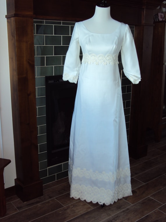 1960s Womens White Linen And Venetian Lace/Train … - image 1