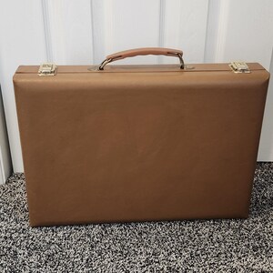 Mid Century Burnt Orange Slim Briefcase 18" X 12" X 3.5"/Vinyl 1 File Attache / 70s Briefcases Soft Side Vinyl Exterior/Gold Metal Locks