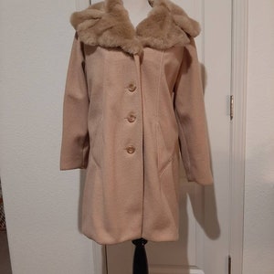 1970s Womens Camel Tan Polyester/Acetate Car Coat With Brown Honey Mink Faux Fur Scalloped Collar Size S-M/ Mid Century Womens Winter Coat
