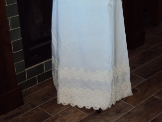 1960s Womens White Linen And Venetian Lace/Train … - image 3