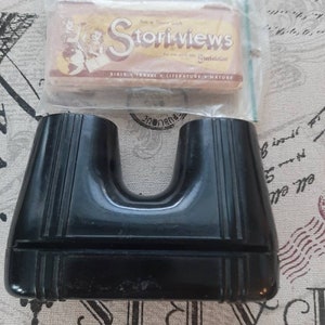 1930-40s Black Bakelite Stori-viewer con 2 juegos de cartas / Mid Century View Master / Stori-Viewer / Yellowstone / Zoo Animals Cards 4 "X 3" X 1.75"