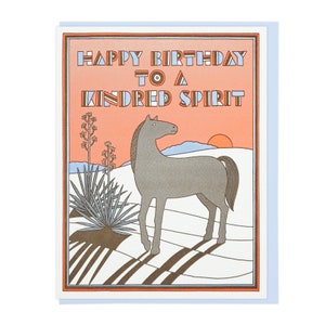 Joyeux anniversaire à une carte typographique Kindred Spirit