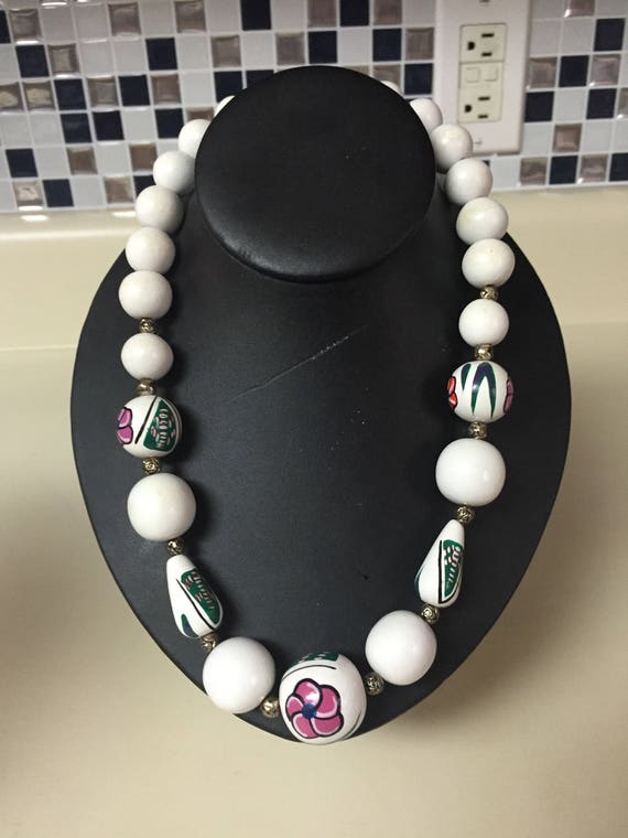 Fun white wood beaded necklce vintage floral hand painted