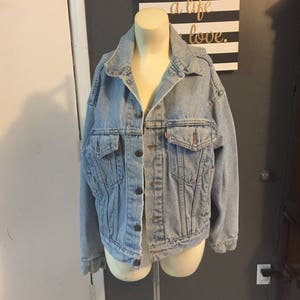 Vintage levis trucker jean jacket size S hard rock logo distressed