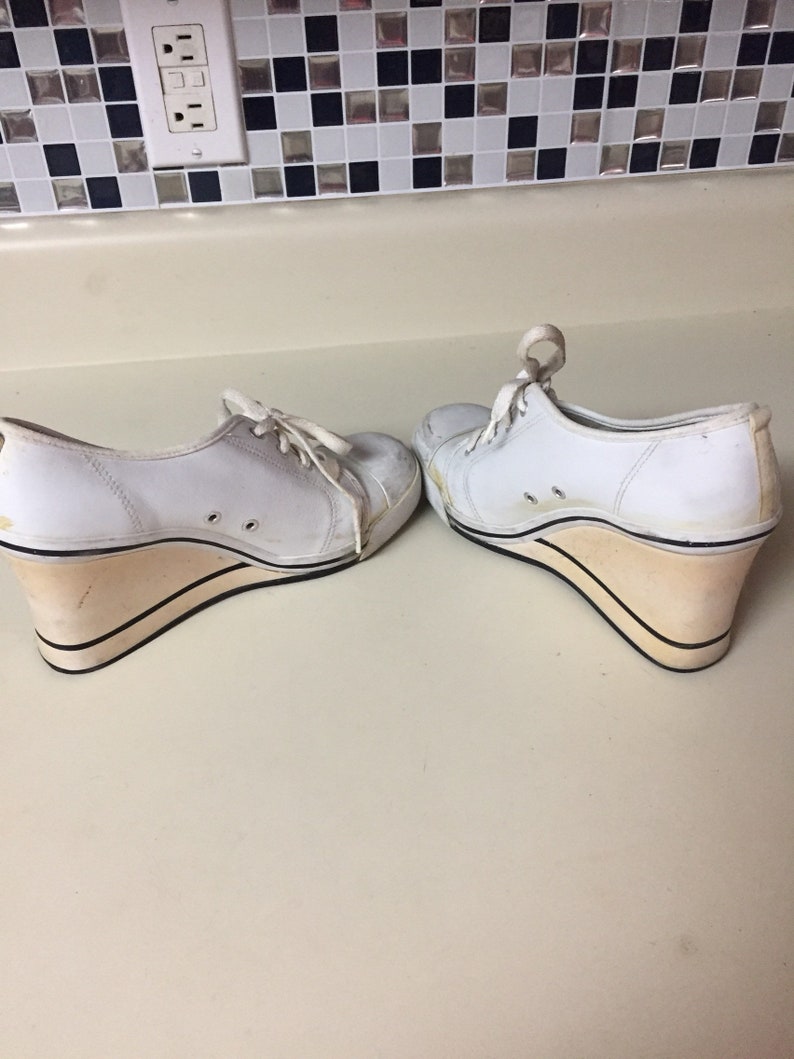 Steven madden binder wedge 90s sneakers size 8.5 white