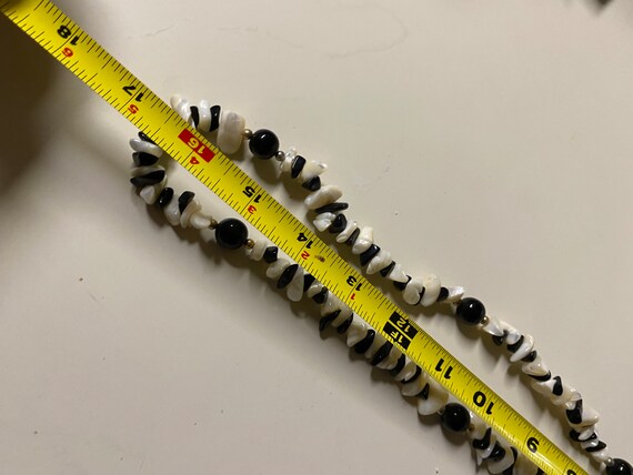 Onyx & white iridescent shells long necklace - image 2