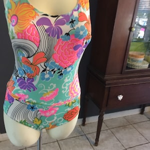 Sandburg Pin bis spitz bra Badeanzug neonfloralen Druck Größe 10