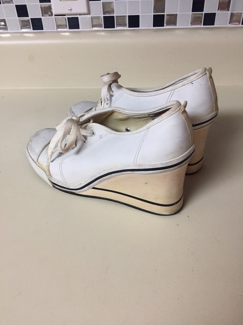 Steven madden binder wedge 90s sneakers size 8.5 white