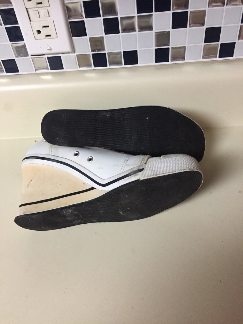 Steven madden binder wedge 90s sneakers size 8.5 white