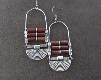 Wooden and silver ethnic earrings, brown