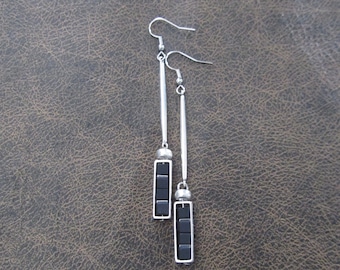 Boucles d’oreilles minimalistes noires et argentées