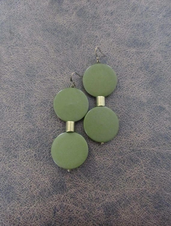 Mid century bold wooden earrings, olive green 4