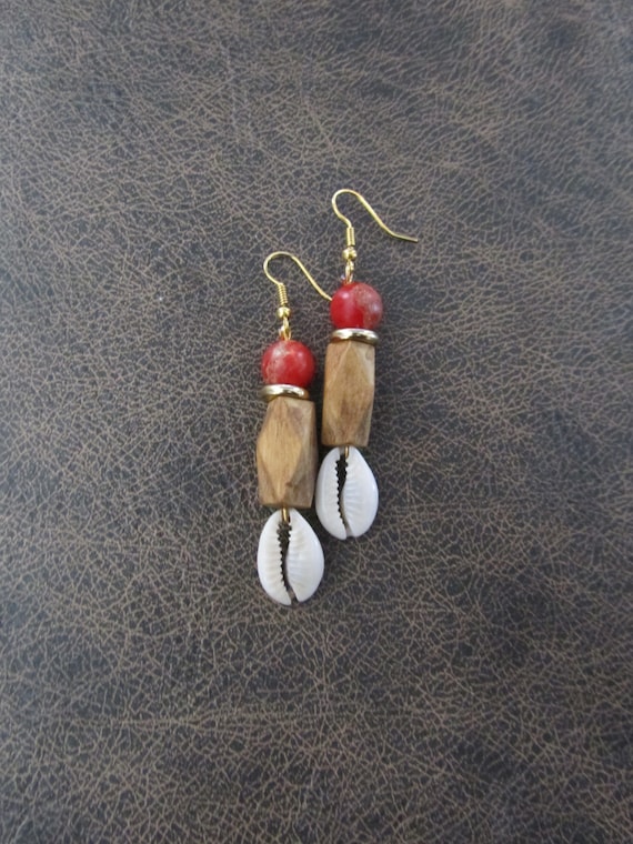 Cowrie shell and wooden earrings, orange