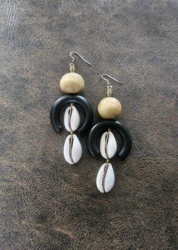 Chunky wood and cowrie shell mid century earrings, black 5