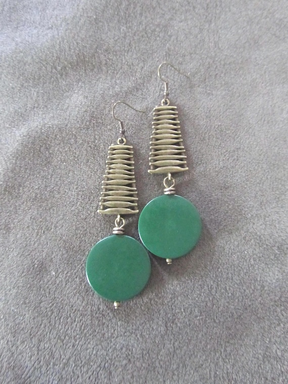 Mid century modern green wood and bronze Afrocentric dangle earrings