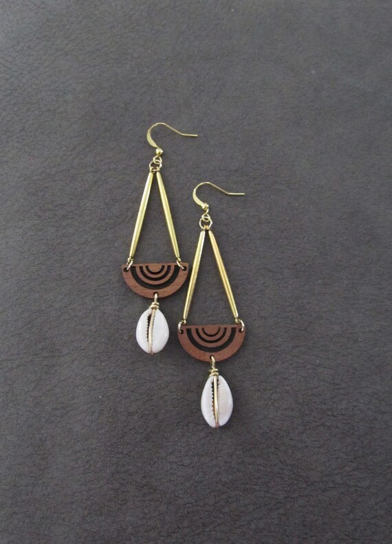 Cowrie shell and wooden mid century modern earrings 3
