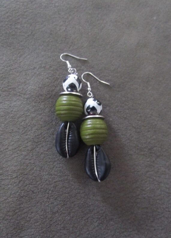 Cowrie shell earrings, black and green earrings 2