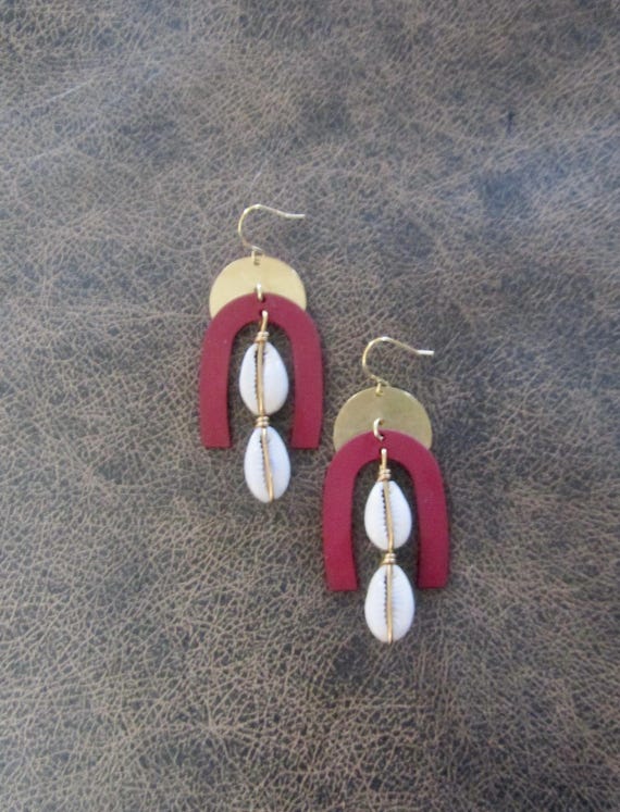 Geometric cowrie shell earrings, red