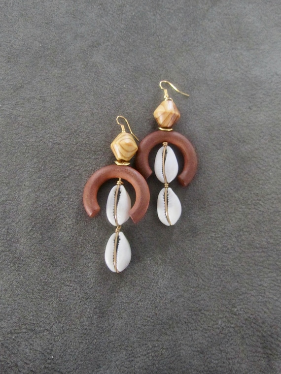 Bold chunky cowrie shell and brown wooden earrings 2