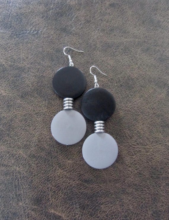 Mid century bold wooden earrings, black and gray