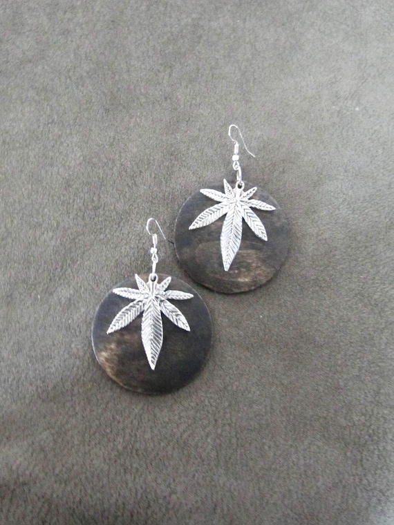 Natural wooden and marijuana leaf earrings 2