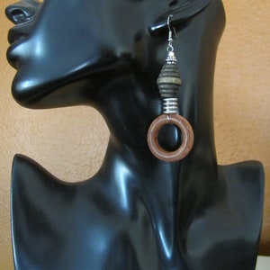 Chunky wooden Afrocentric geometric earrings zdjęcie 3