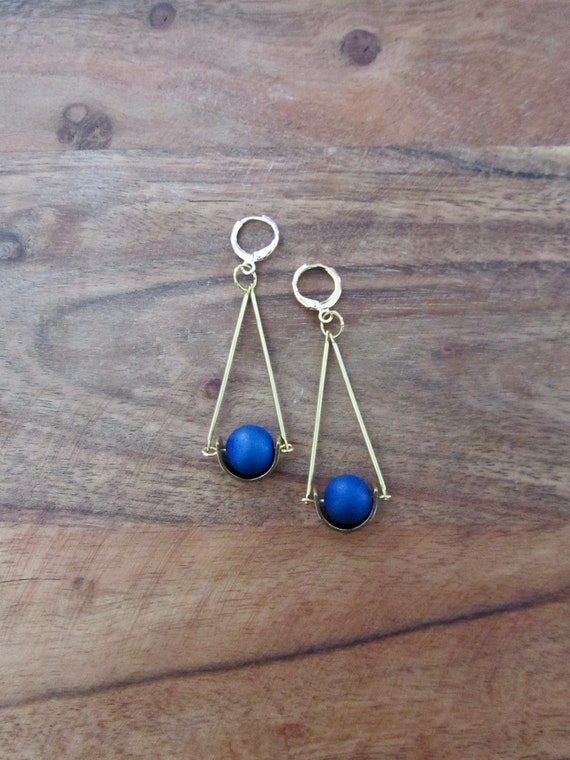 Gold pendulum earrings, blue agate