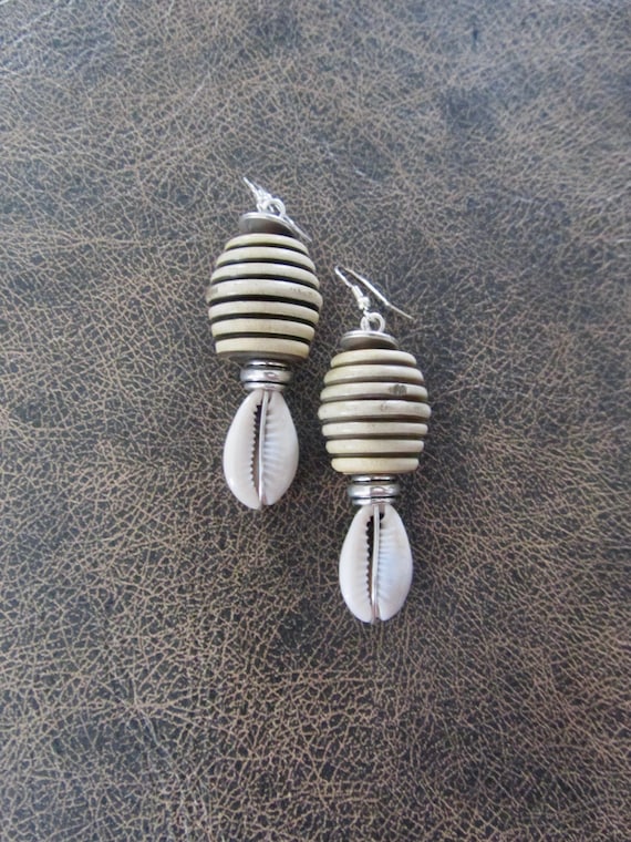 Upcycled chunky wood and cowrie shell earrings 2