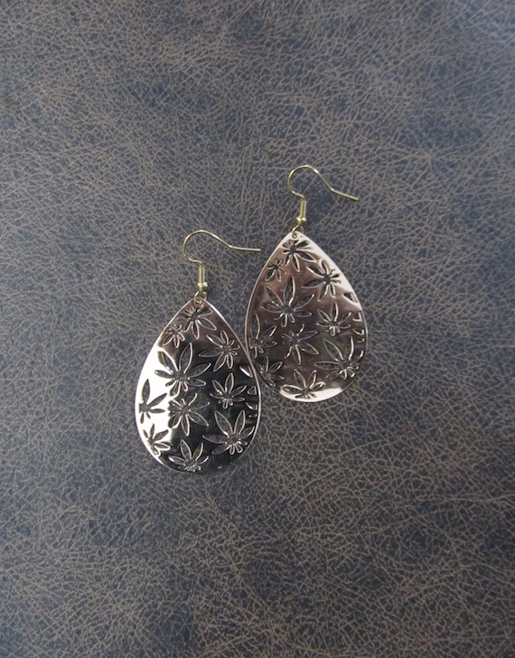 Hemp leaf marijuana cannabis earrings, gold