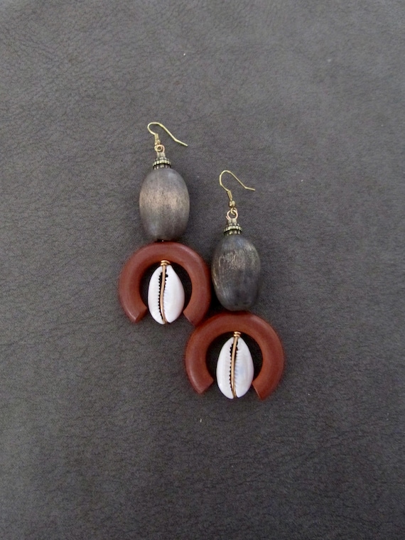 Bold chunky cowrie shell and orange wooden earrings 2