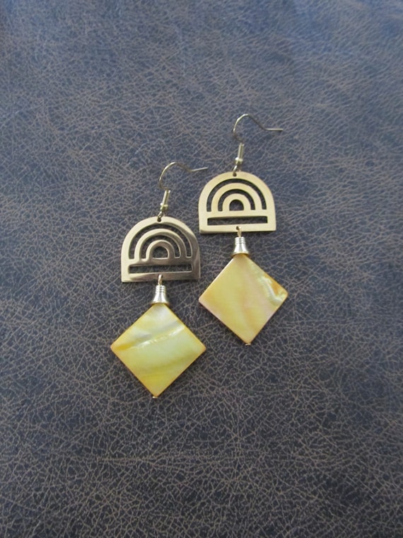 Mid century modern yellow mother of pearl and gold earrings