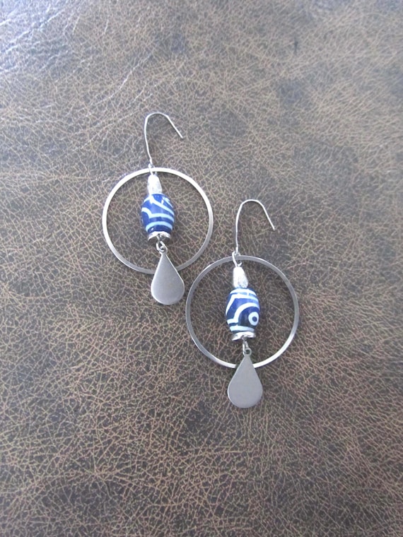 Tibetan agate and silver hoop earrings