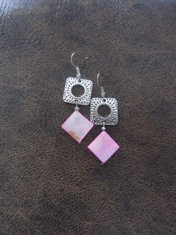 Pink mother of pearl and silver earrings