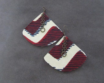 Oversized Ankara print fabric and wooden earrings beige/red