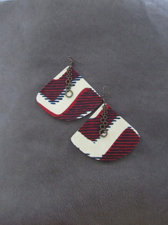 Oversized Ankara print fabric and wooden earrings beige/red