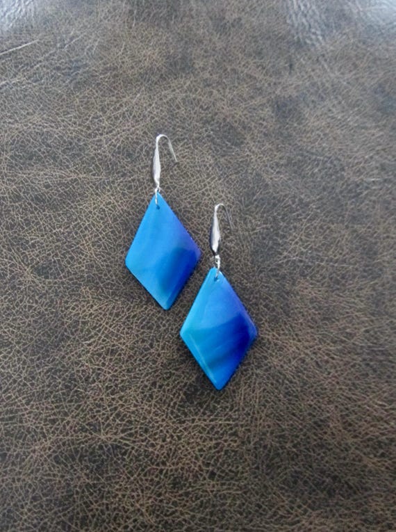 Simple blue mother of pearl shell earrings