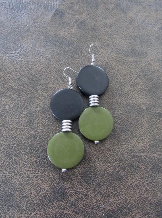 Mid century bold wooden earrings, black and green