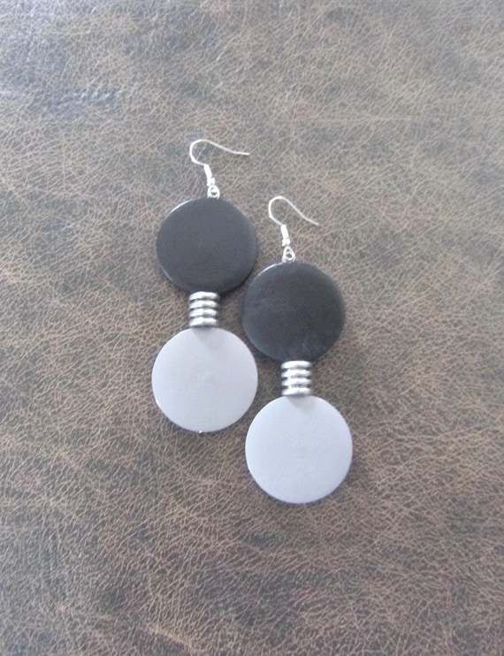 Mid century bold wooden earrings, black and gray