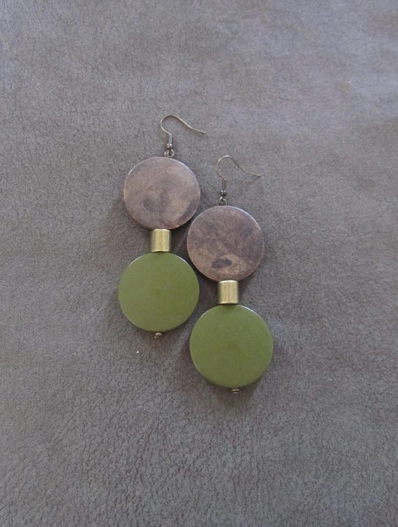 Mid century bold wooden earrings, olive green 2