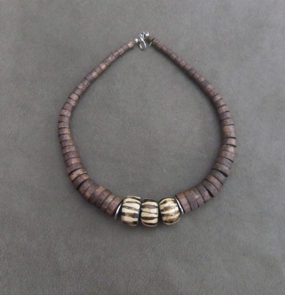 Chunky graduated wood and bone necklace